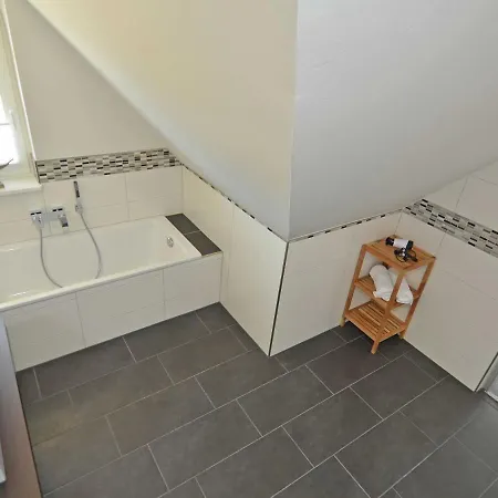 Villa Reethus Am - Haushaelfte 1 Mit Kamin, Sauna Lobbe