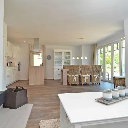 Reethus Am - Haushaelfte 1 Mit Kamin, Sauna * Lobbe