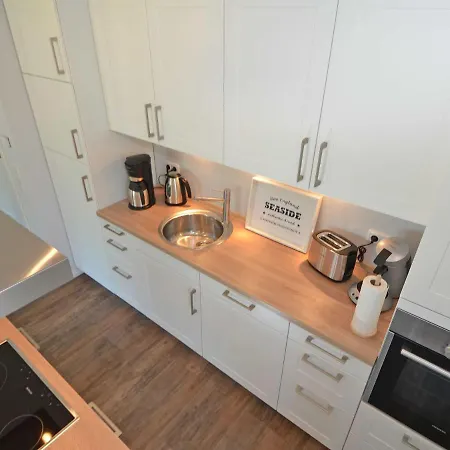 Villa Reethus Am - Haushaelfte 1 Mit Kamin, Sauna