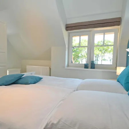 Villa Reethus Am - Haushaelfte 1 Mit Kamin, Sauna