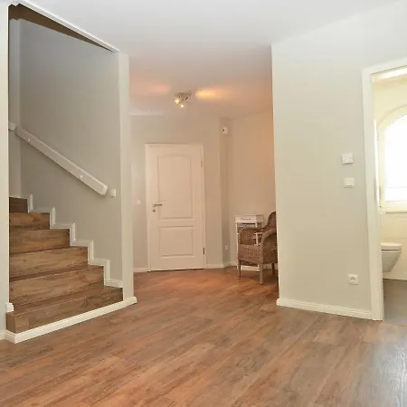 Villa Reethus Am - Haushaelfte 1 Mit Kamin, Sauna