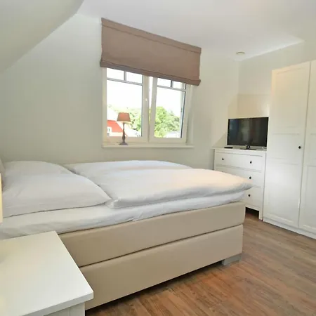 Reethus Am - Haushaelfte 1 Mit Kamin, Sauna 펜션