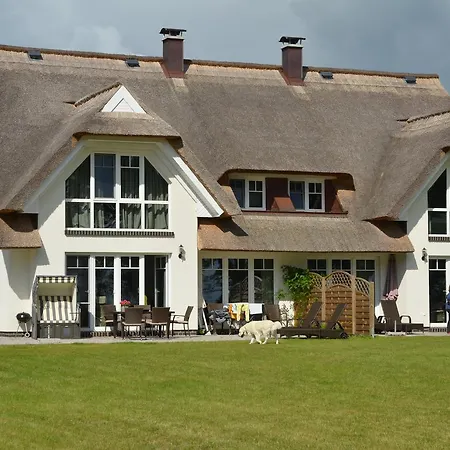 Reethus Am - Haushaelfte 1 Mit Kamin, Sauna 펜션