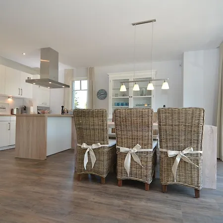 Villa Reethus Am - Haushaelfte 1 Mit Kamin, Sauna Lobbe