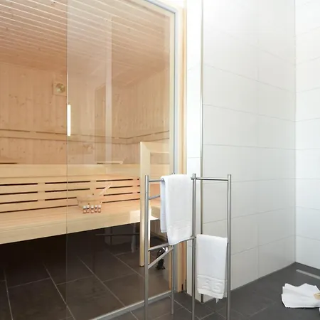 Villa Reethus Am - Haushaelfte 1 Mit Kamin, Sauna