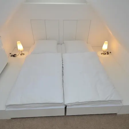 Reethus Am - Haushaelfte 1 Mit Kamin, Sauna * Lobbe